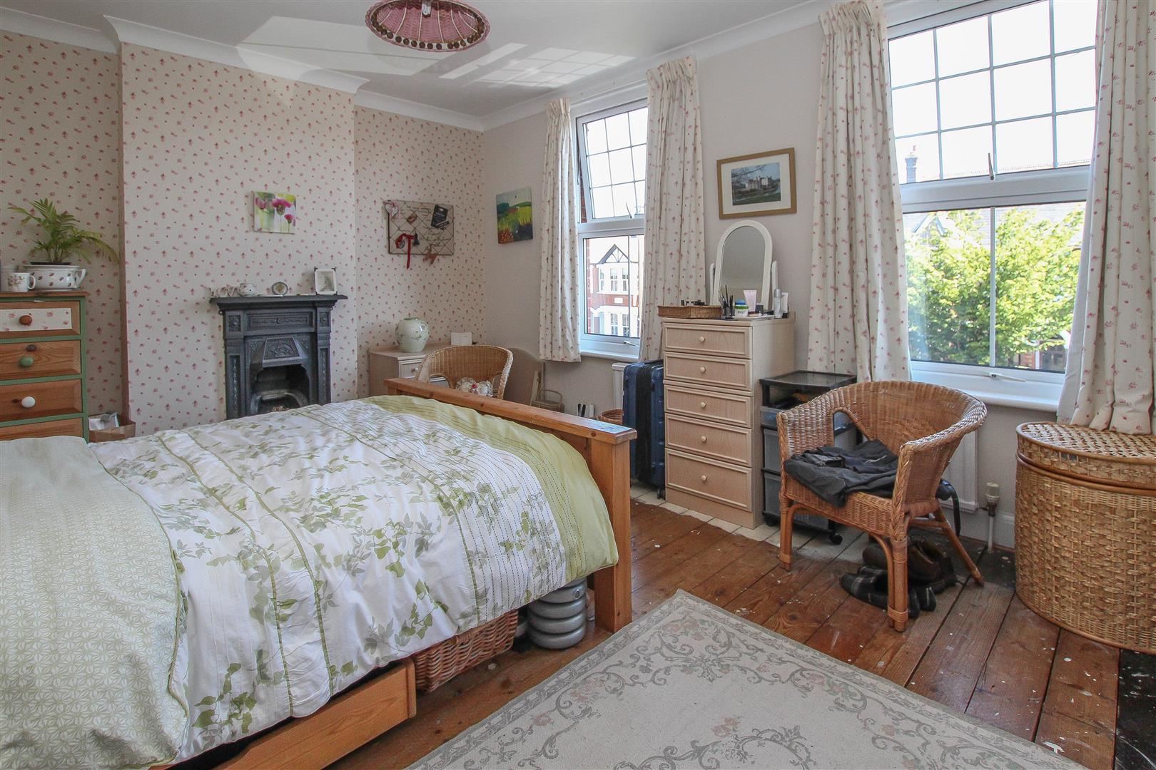 Robin Hood Road, Brentwood Keith Ashton